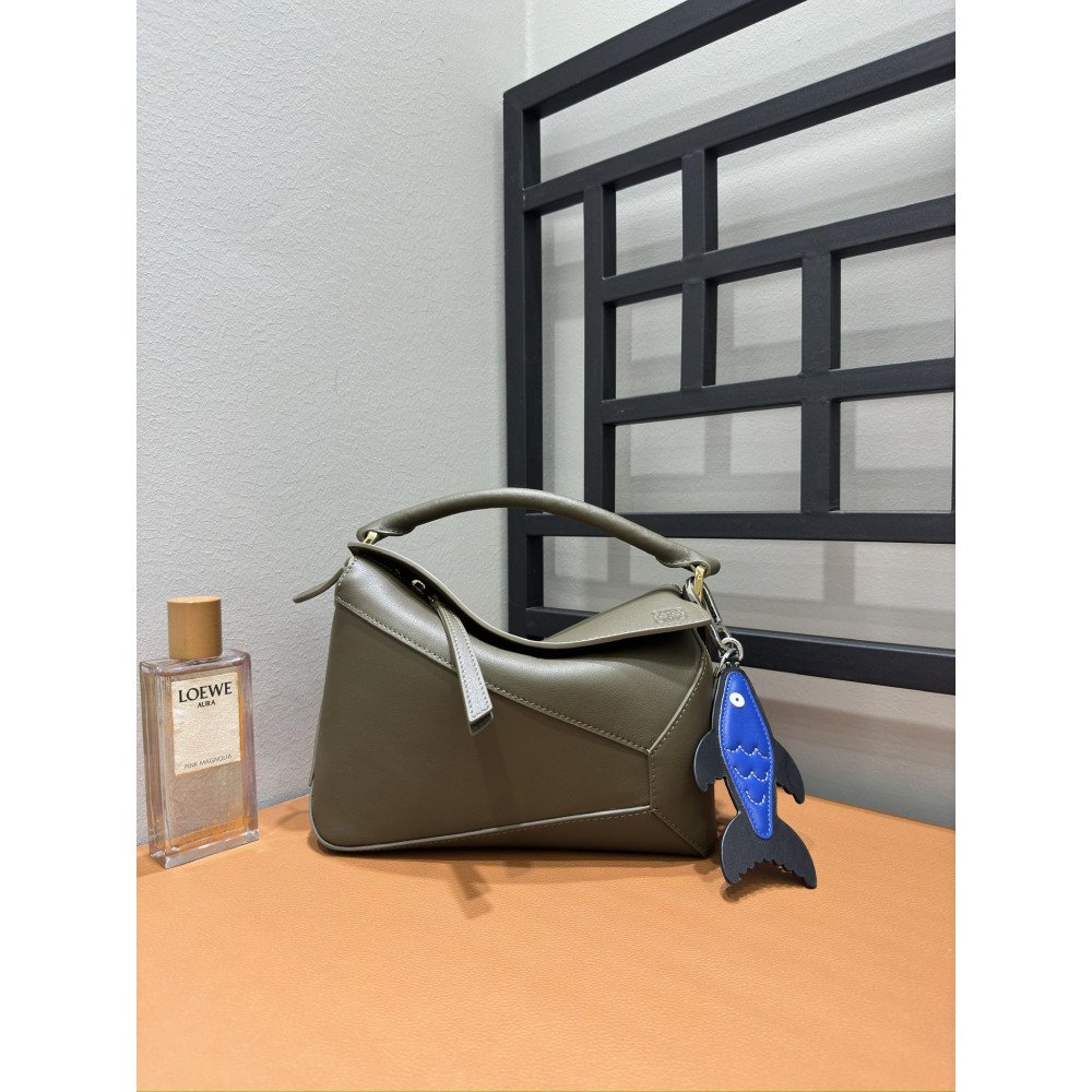 LOEWE New Puzzle Bag – Small Dark Khaki Green! LOEWE New Puzzle Bag – Small Dark Khaki Green!