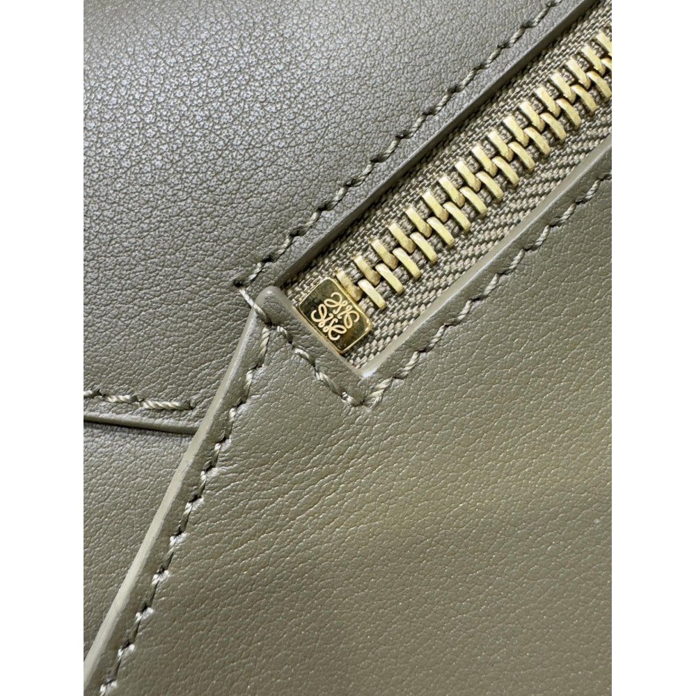 LOEWE New Puzzle Bag – Small Dark Khaki Green! LOEWE New Puzzle Bag – Small Dark Khaki Green!