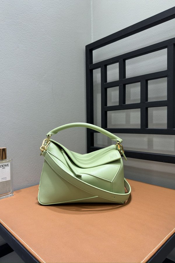 LOEWE New Puzzle Bag – Small Pale Pear Green!