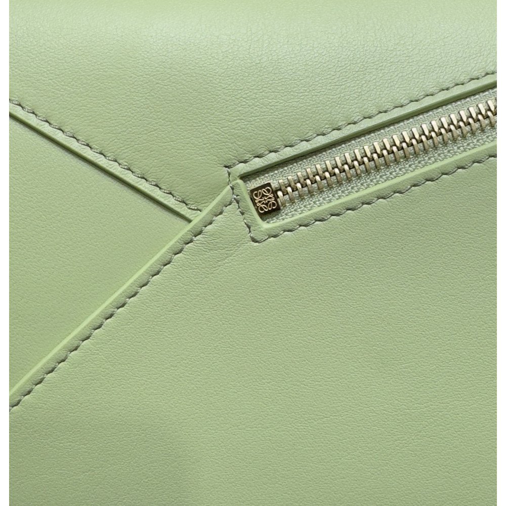 LOEWE New Puzzle Bag – Small Pale Pear Green! LOEWE New Puzzle Bag – Small Pale Pear Green!