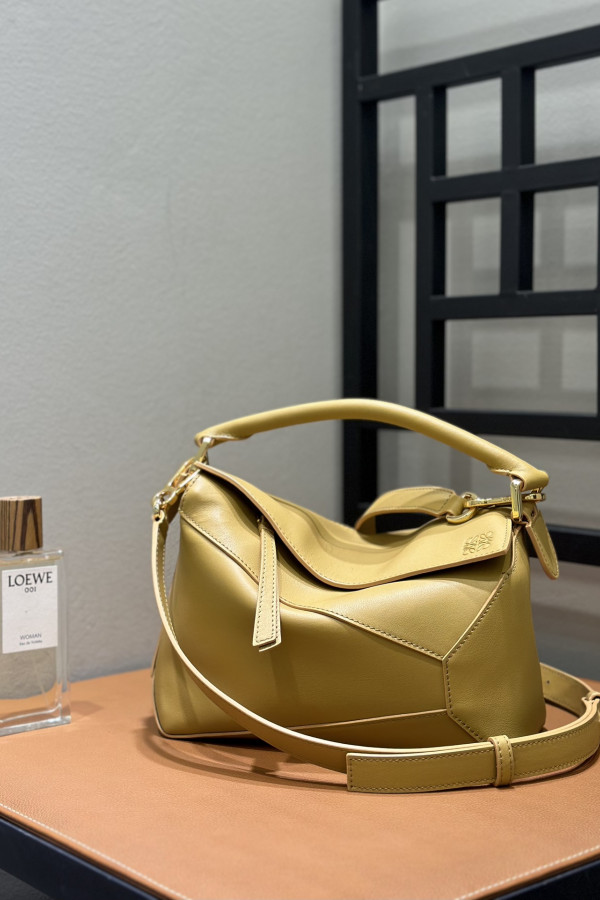 LOEWE New Puzzle Bag – Small Desert Yellow!