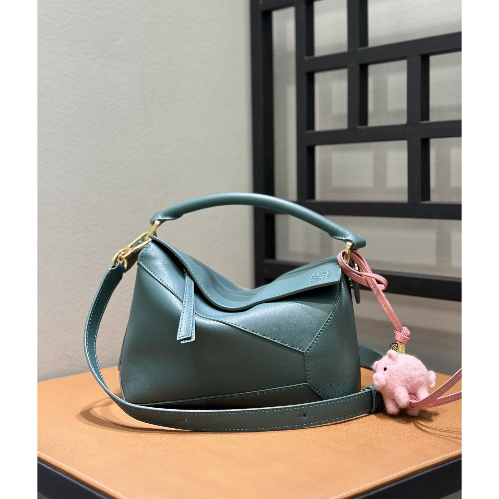 LOEWE New Puzzle Bag – Small Vetiver Green! LOEWE New Puzzle Bag – Small Vetiver Green!
