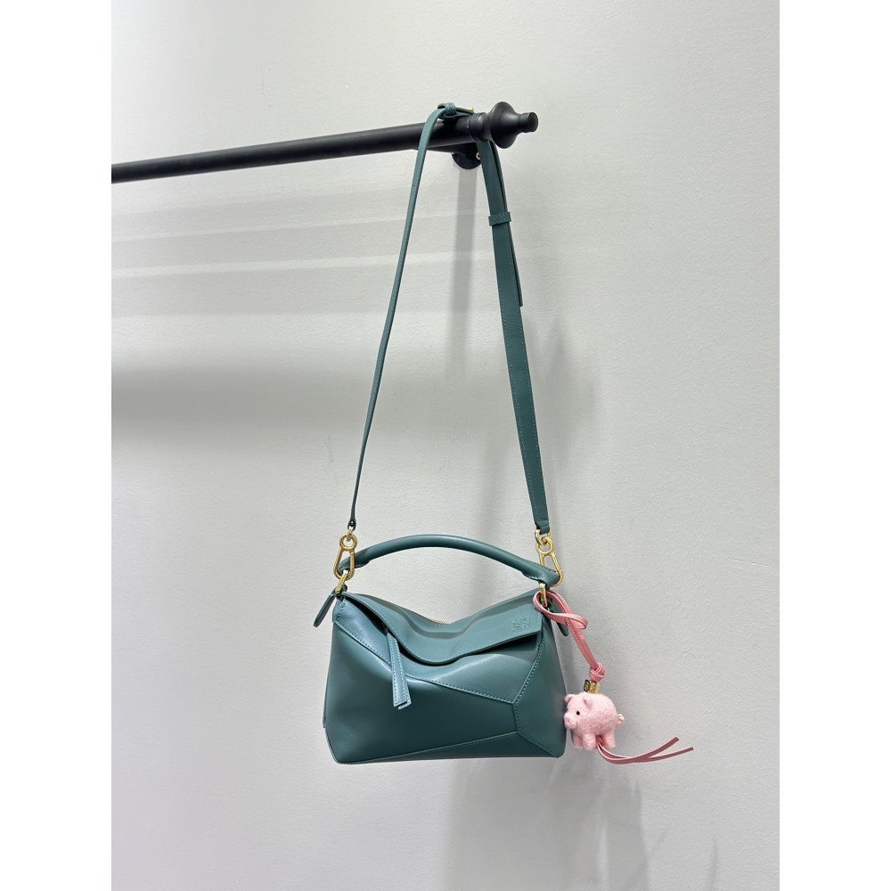 LOEWE New Puzzle Bag – Small Vetiver Green! LOEWE New Puzzle Bag – Small Vetiver Green!
