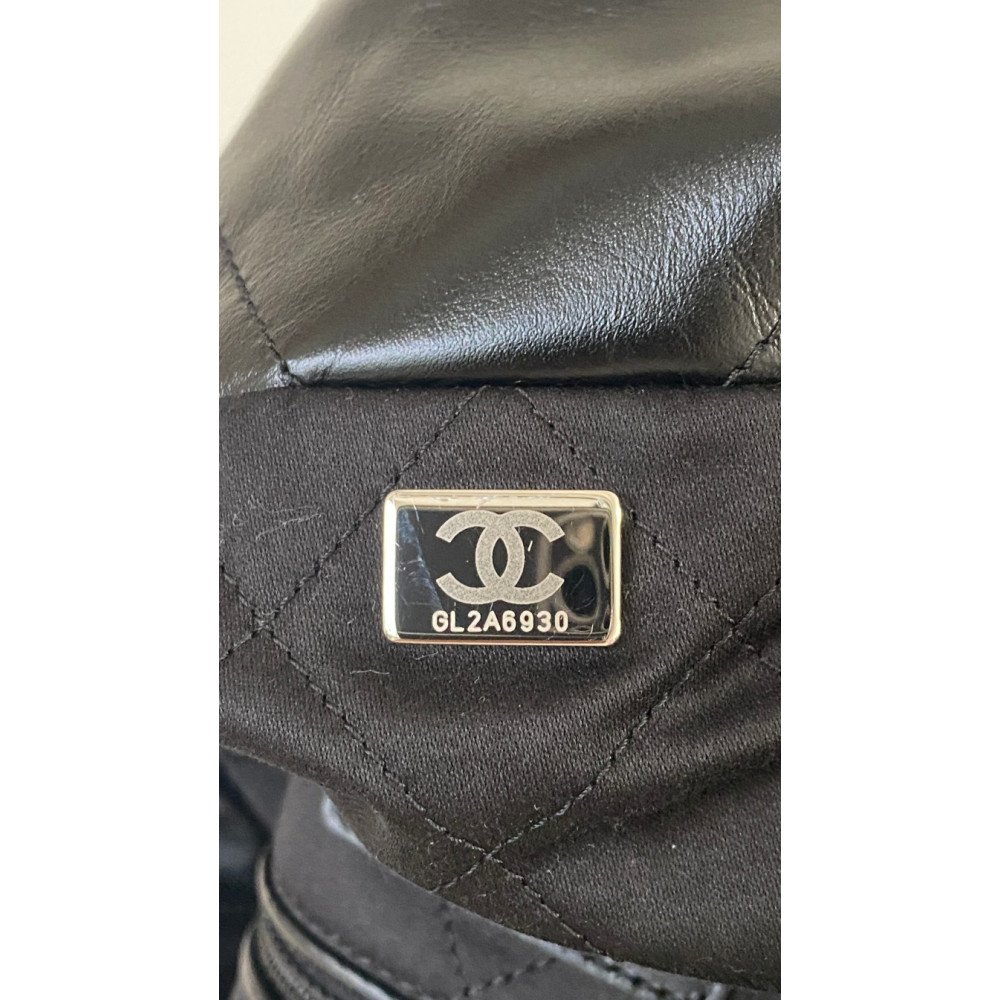 Chanel Solid Black 22 Bag, small size 22 bag shoulder bag Chanel Solid Black 22 Bag, small size 22 bag shoulder bag