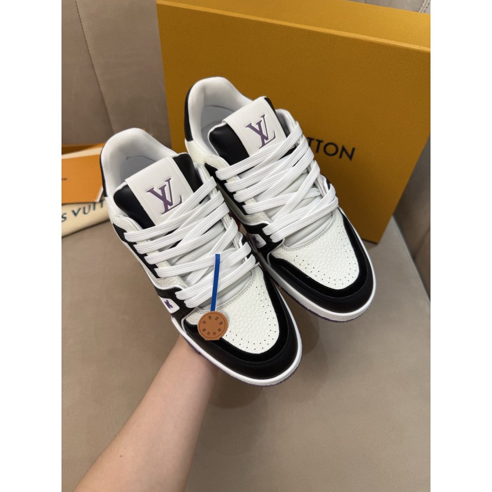 Louis Vuitton Trainer Classic Unisex Sneakers