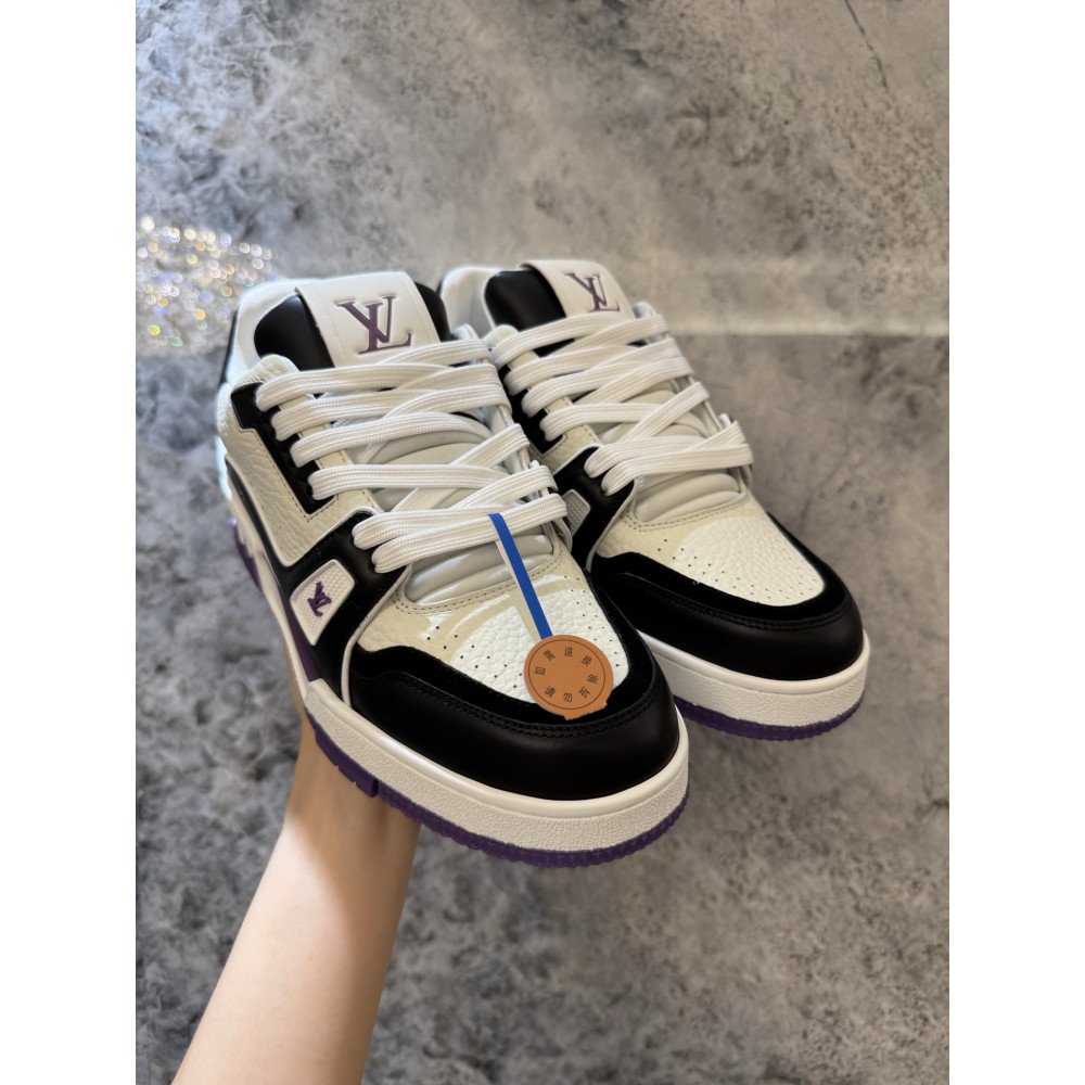 Louis Vuitton Trainer Classic Unisex Sneakers