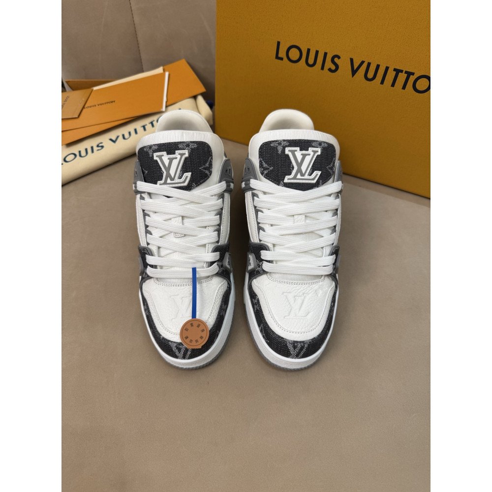 Louis Vuitton Trainer Classic Unisex Sneakers