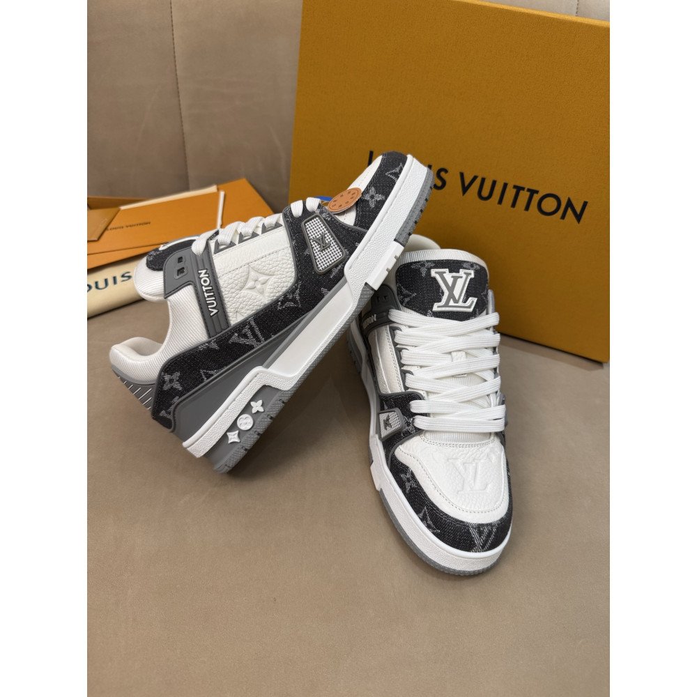 Louis Vuitton Trainer Classic Unisex Sneakers