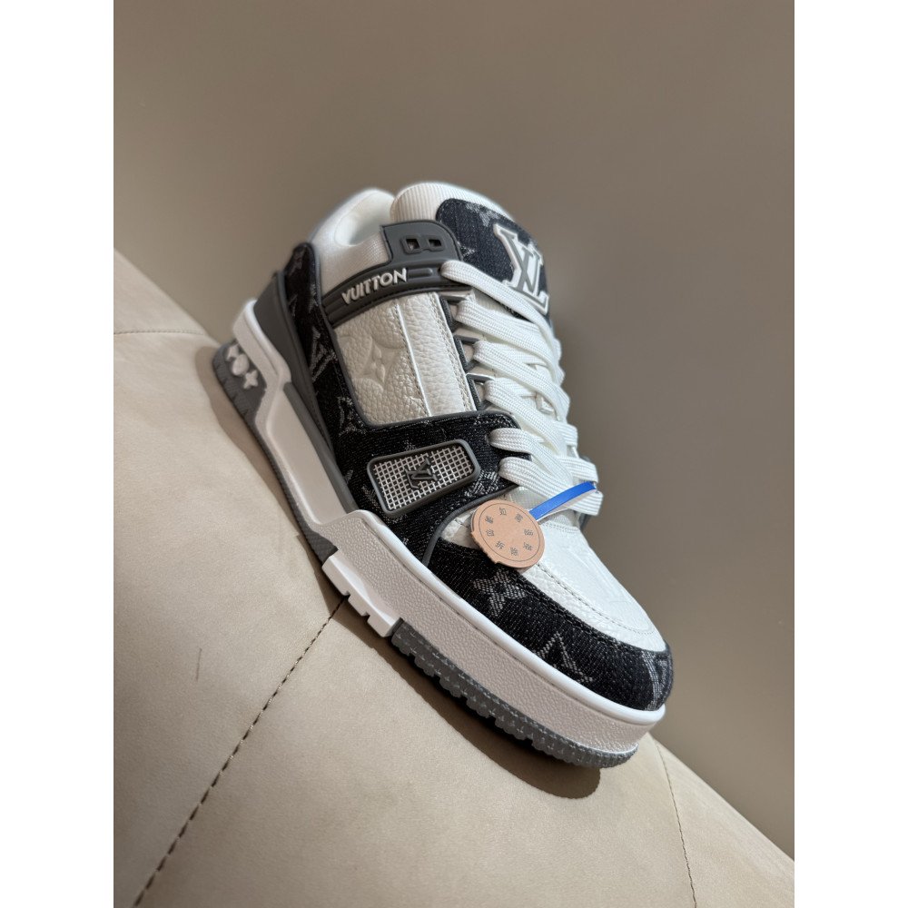 Louis Vuitton Trainer Classic Unisex Sneakers
