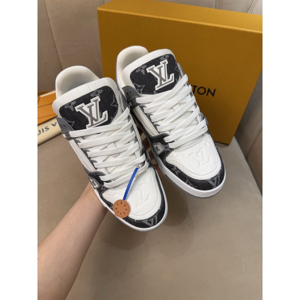 Louis Vuitton Trainer Classic Unisex Sneakers