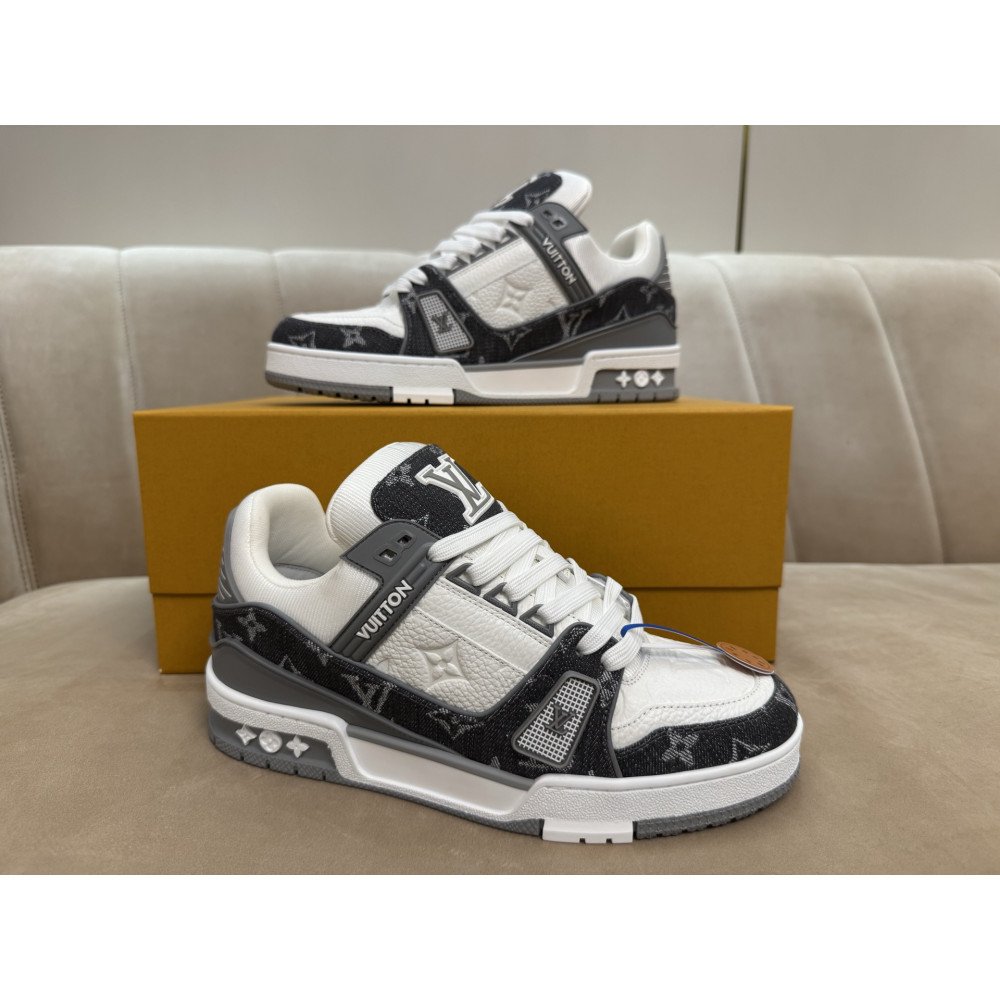 Louis Vuitton Trainer Classic Unisex Sneakers