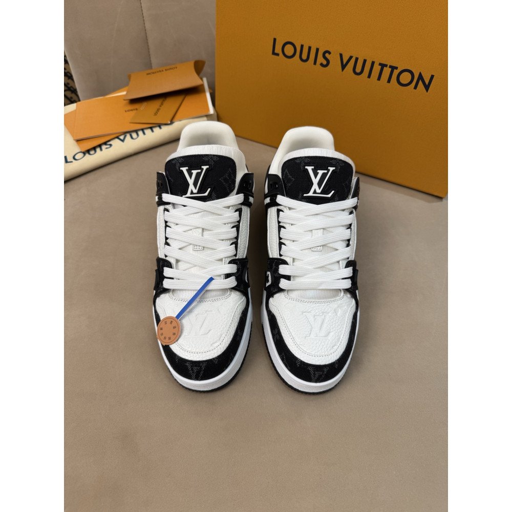 Louis Vuitton Trainer Classic Unisex Sneakers