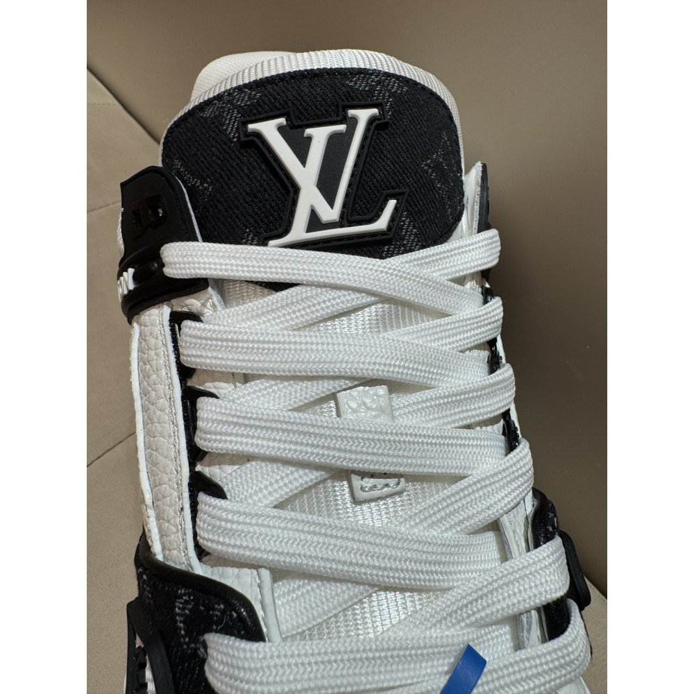 Louis Vuitton Trainer Classic Unisex Sneakers
