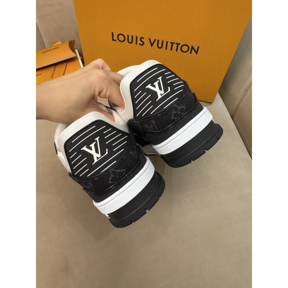 Louis Vuitton Trainer Classic Unisex Sneakers