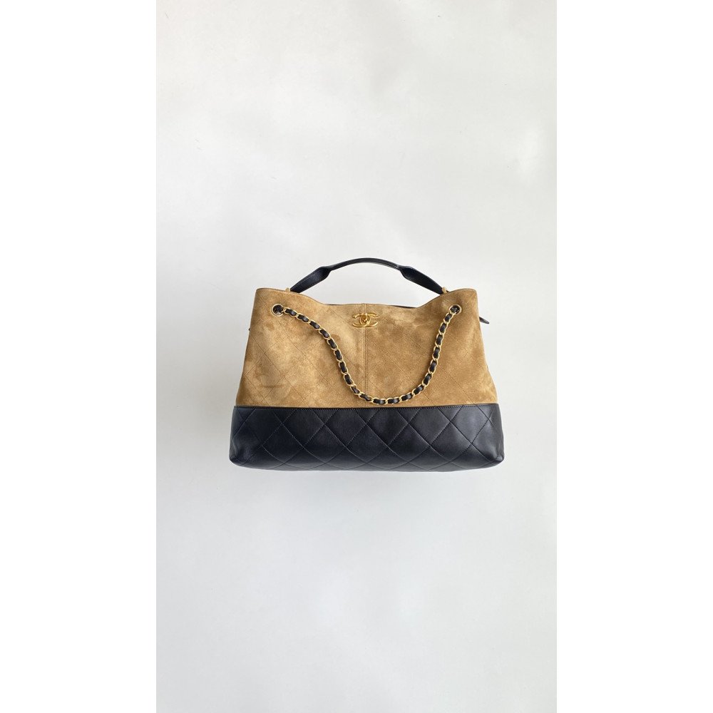 Chanel 25A large color-blocked shopping bag