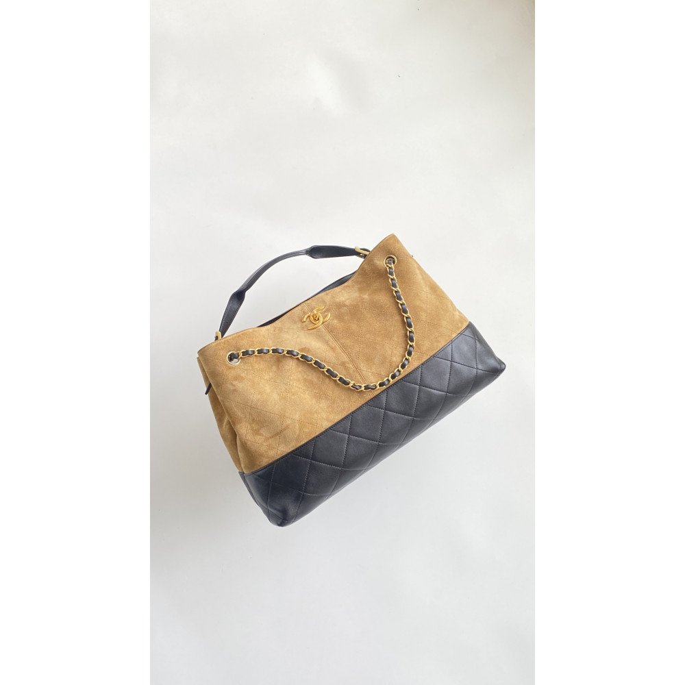 Chanel 25A large color-blocked shopping bag Chanel 25A large color-blocked shopping bag