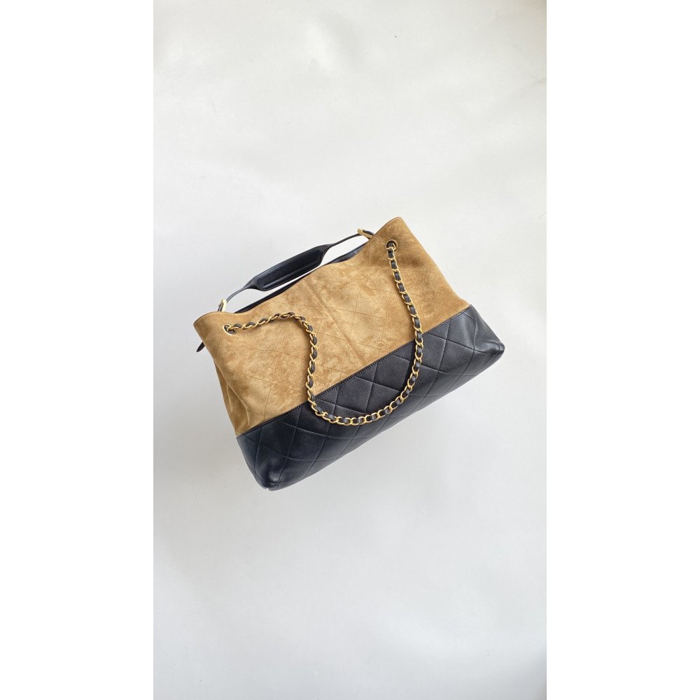 Chanel 25A large color-blocked shopping bag Chanel 25A large color-blocked shopping bag