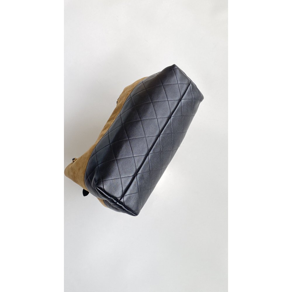 Chanel 25A large color-blocked shopping bag Chanel 25A large color-blocked shopping bag