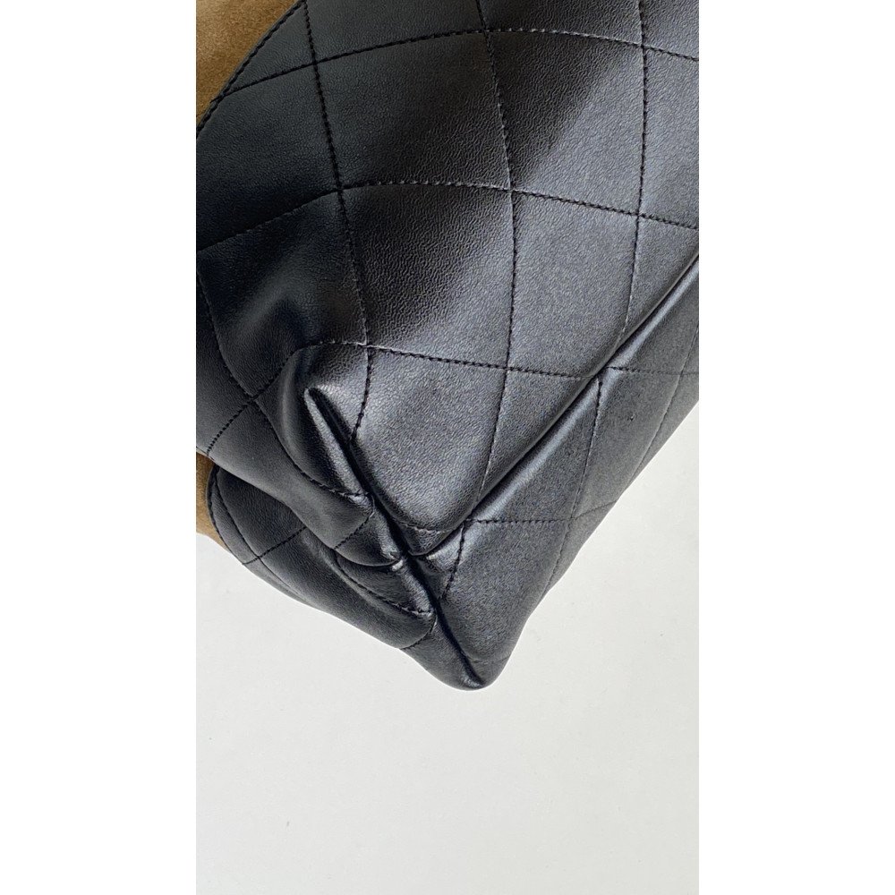 Chanel 25A large color-blocked shopping bag Chanel 25A large color-blocked shopping bag