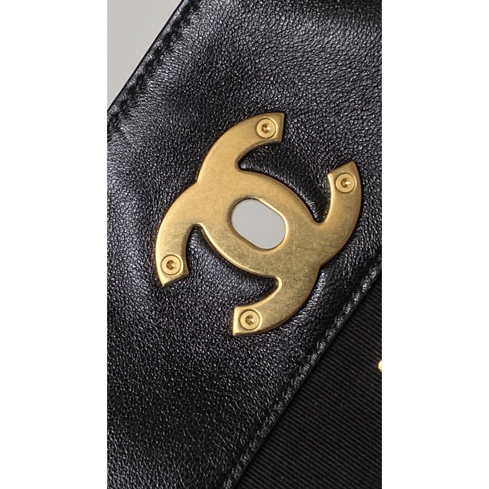 Chanel 25A large color-blocked shopping bag Chanel 25A large color-blocked shopping bag