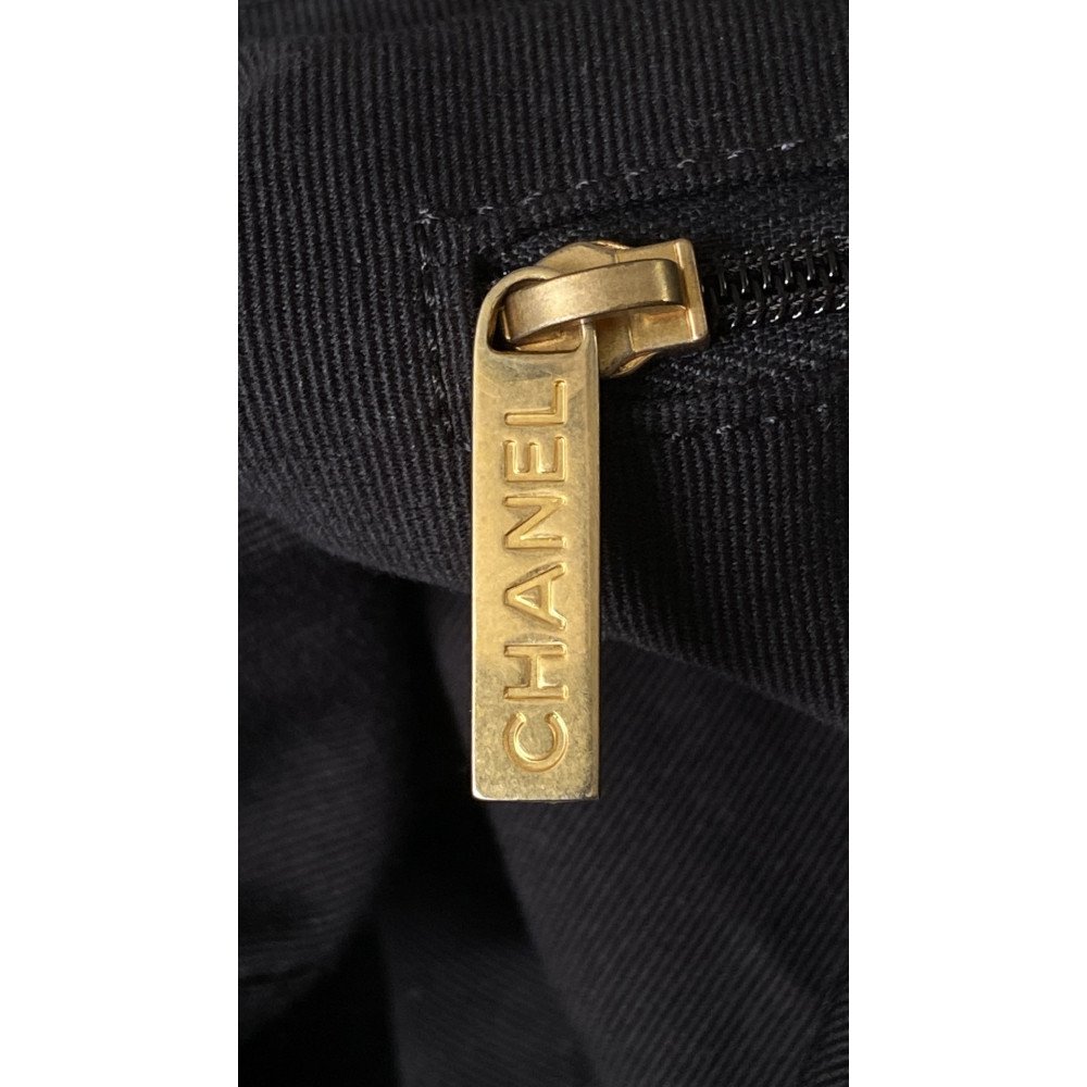Chanel 25A large color-blocked shopping bag Chanel 25A large color-blocked shopping bag