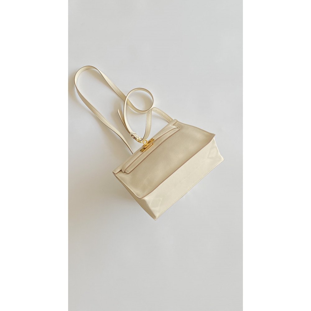 Hermès Kelly Danse "Milkshake White" classic dancing bag Hermès Kelly Danse "Milkshake White" classic dancing bag