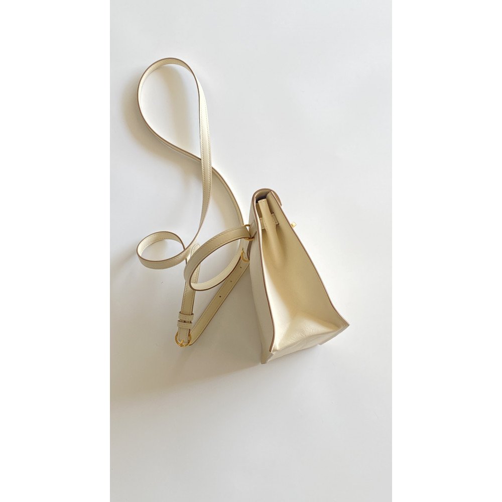 Hermès Kelly Danse "Milkshake White" classic dancing bag Hermès Kelly Danse "Milkshake White" classic dancing bag