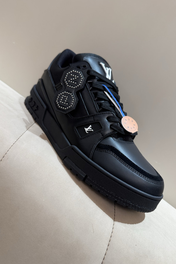 Louis Vuitton Trainer Classic Unisex Sneakers