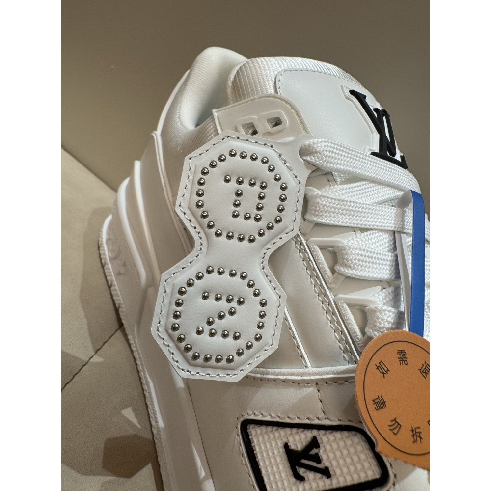Louis Vuitton Trainer Classic Unisex Sneakers