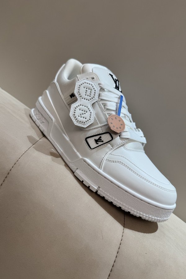 Louis Vuitton Trainer Classic Unisex Sneakers